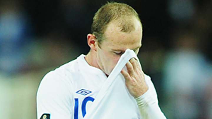 Declining Rooney's relationship with United in critical condition