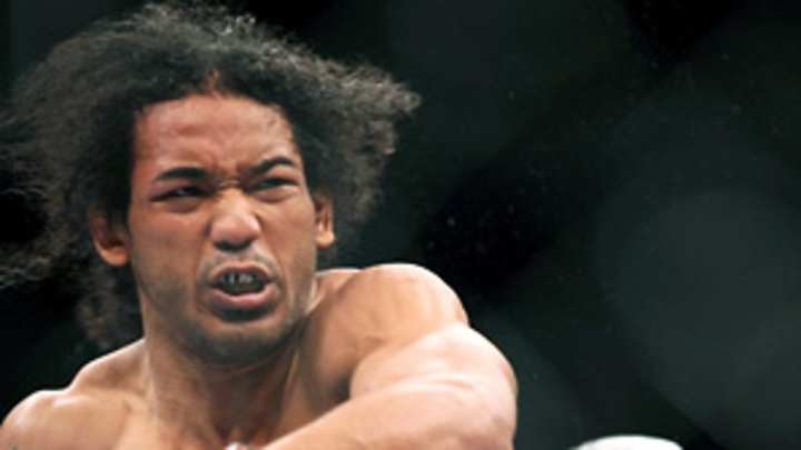 Henderson beats Diaz, keeps UFC lightweight title