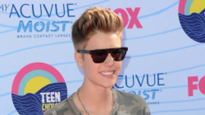 Justin Bieber receives amateur tryout contract from minor league hockey team Justin Bieber receives amateur tryout contract from minor league hockey team