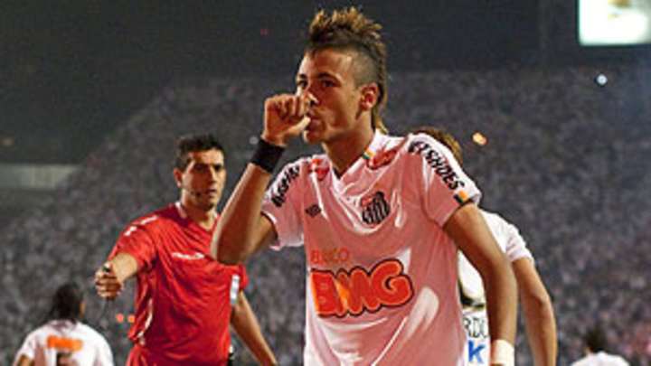 Neymar leads way in Santos' dominating victory over Penarol