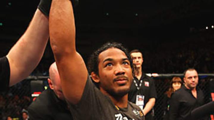 Henderson defeats Edgar to win UFC lightweight belt Henderson defeats Edgar to win UFC lightweight belt