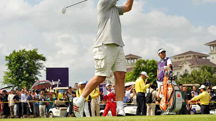 Video: A retired Yao Ming hits the links