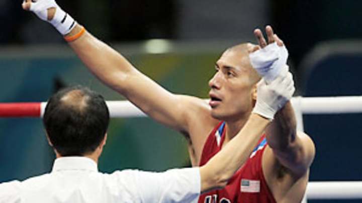 Inspired by father, Estrada notches win to keep fighting Inspired by father, Estrada notches win to keep fighting