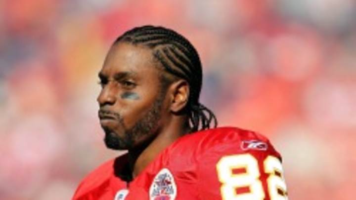 Report: Dwayne Bowe agrees to report to camp Report: Dwayne Bowe agrees to report to camp