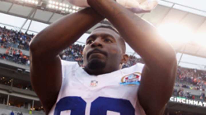 Dez Bryant says he'll play with fractured finger against Steelers