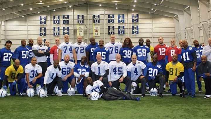 Colts go bald in support of Chuck Pagano