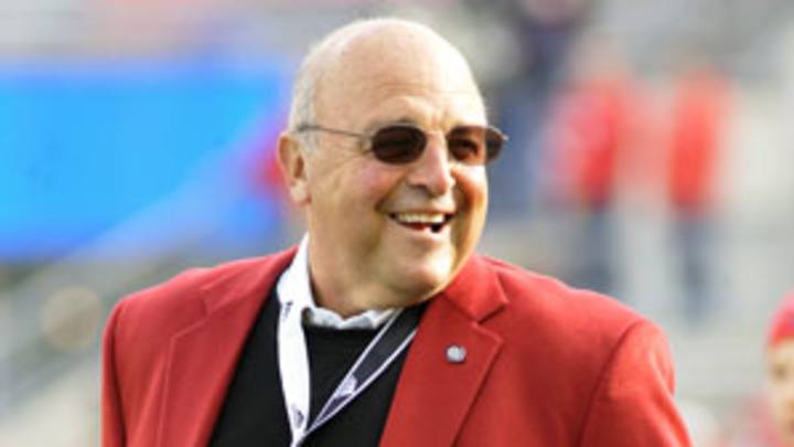 Wisconsin turns to Alvarez to coach in Rose Bowl