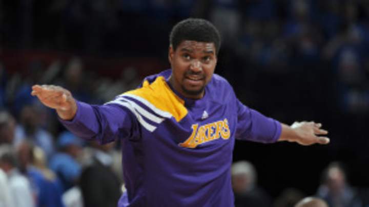 Report: Andrew Bynum wants max contract extension from Lakers and won't negotiate