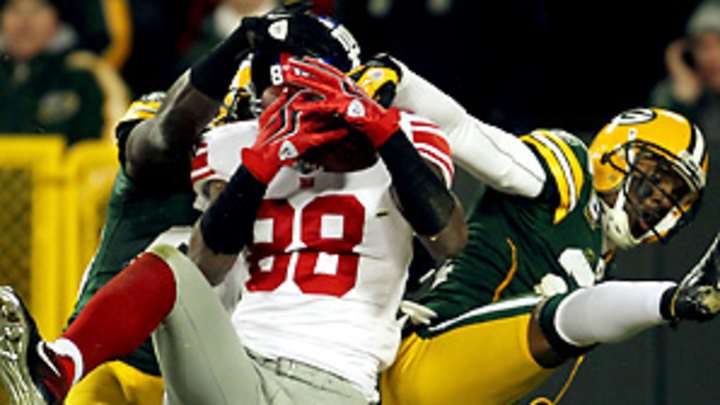 Hakeem Nicks hauls in Hail Mary pass against Packers