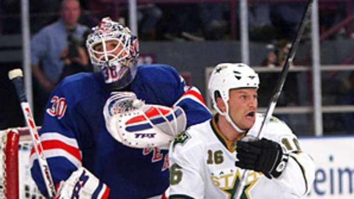 A sort of homecoming: Stars' Avery embraces villain role in MSG return