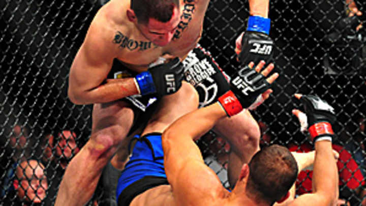 Cain Velasquez reclaims heavyweight title with unainmous decision