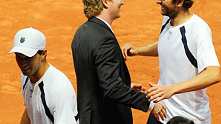 Jim Courier's tactics pay off as U.S. sweeps Switzerland in Davis Cup Jim Courier's tactics pay off as U.S. sweeps Switzerland in Davis Cup