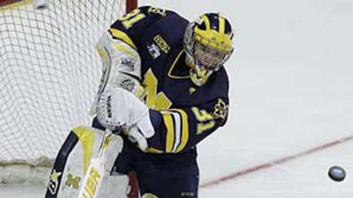 Michigan's little goalie must come up big in Frozen Four finale