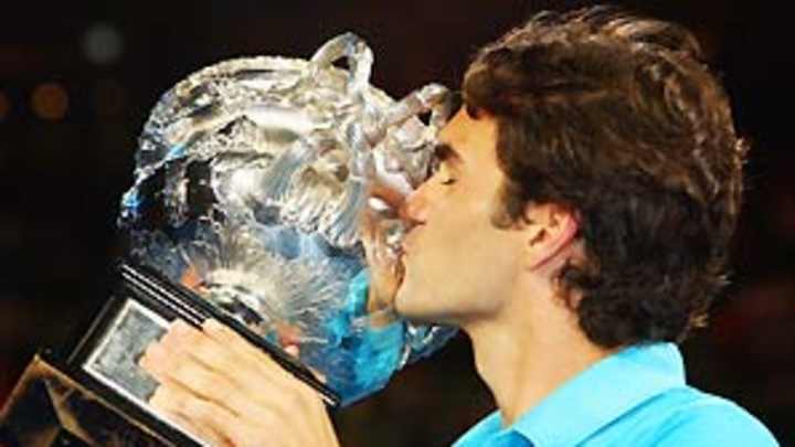 Federer customarily brilliant in dropping Murray for Aussie title