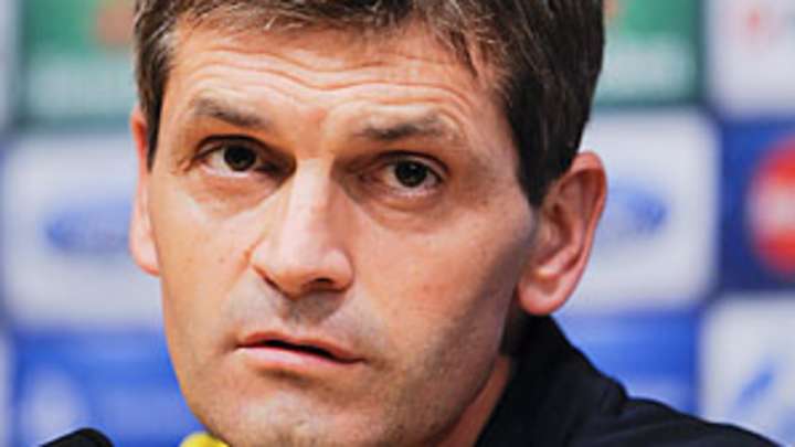 Barcelona coach Vilanova has 2nd throat operation