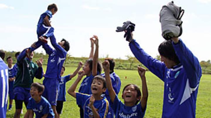 In aftermath of the tsunami, Onagawa's local team provides aid In aftermath of the tsunami, Onagawa's local team provides aid