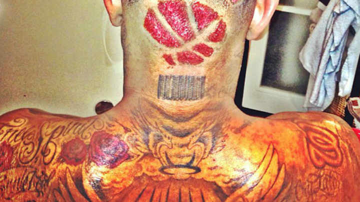 Raptors' Johnson gets team logo shaved into hair