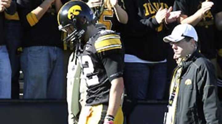 Stanzi's injury too much for Iowa to overcome against Northwestern