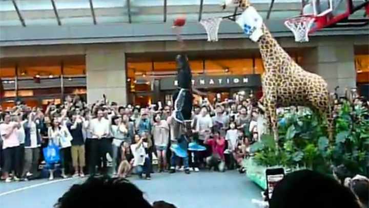 Bizarre Dunks Bizarre Dunks