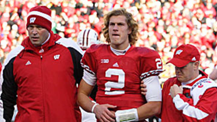 Wisconsin QB Stave out for season