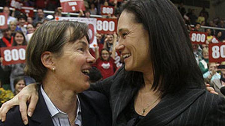 Only fitting that Azzi was part of VanDerveer's landmark victory Only fitting that Azzi was part of VanDerveer's landmark victory