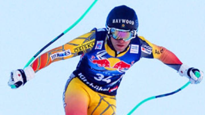 Canada's Dixon breaks leg in ski crash