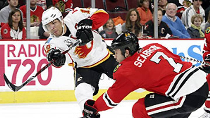 Crashing the net: Asham gives Flyers boost, Iginla flailing