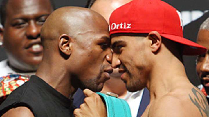 Mayweather KOs Ortiz in Round 4