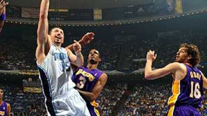 Lakers edge Magic in overtime