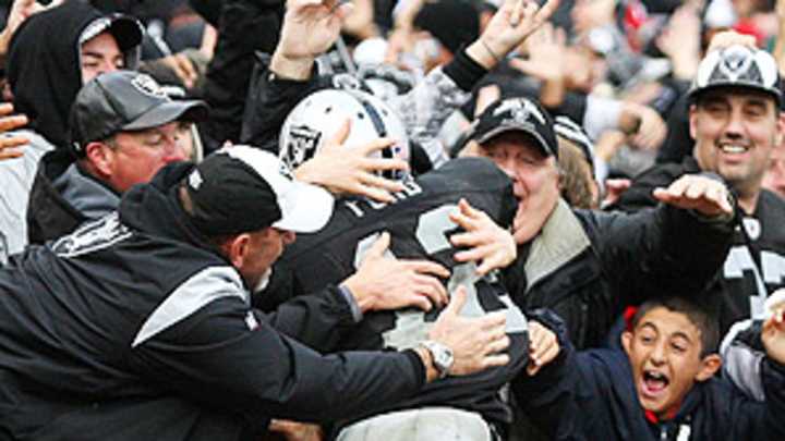 Raiders of old reunite, exult over Oakland's recent success Raiders of old reunite, exult over Oakland's recent success