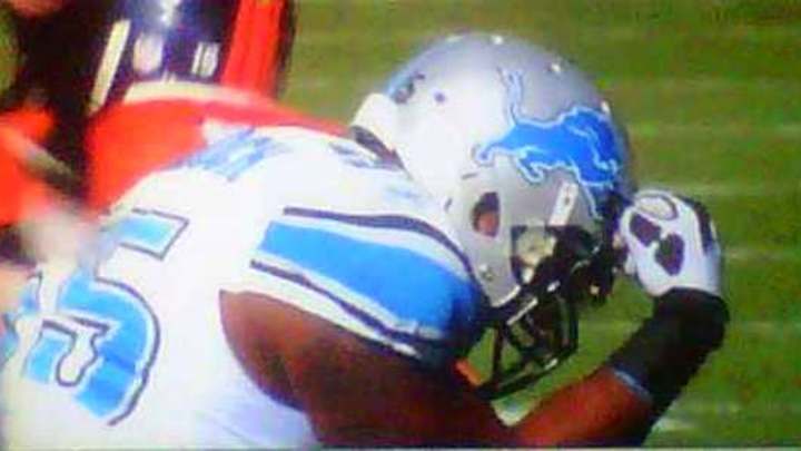 Stephen Tulloch celebrates sack on Tim Tebow by 'Tebowing'