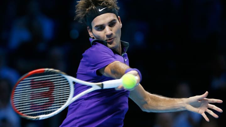 Federer continues streak at ATP Finals, clinches spot in semis