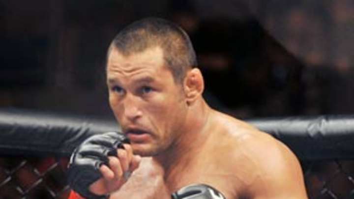 New day, new champ as Henderson snags light heavy title for now New day, new champ as Henderson snags light heavy title for now