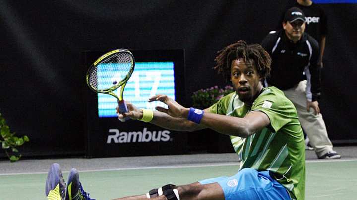 Knee injury a pain to Gael Monfils