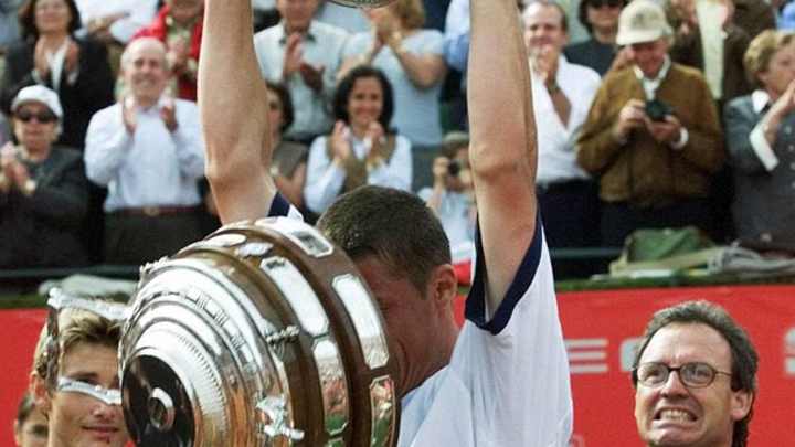 Memory Lane: Safin treats trophy like racket