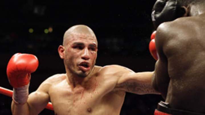 Cotto's biggest disadvantage may reside in his corner Cotto's biggest disadvantage may reside in his corner