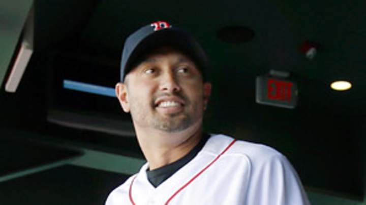 Red Sox complete Victorino's 3-year, $39M deal