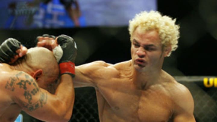 Koscheck out of UFC 98 with broken toe