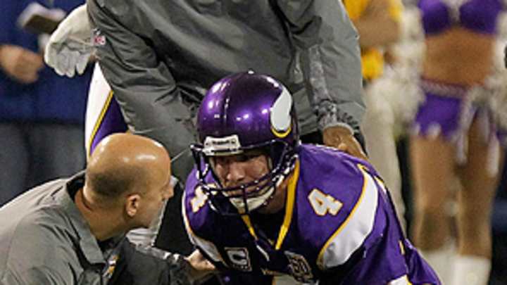 Vikes won't cater to Favre's streak, plus 10 things to watch for Sunday