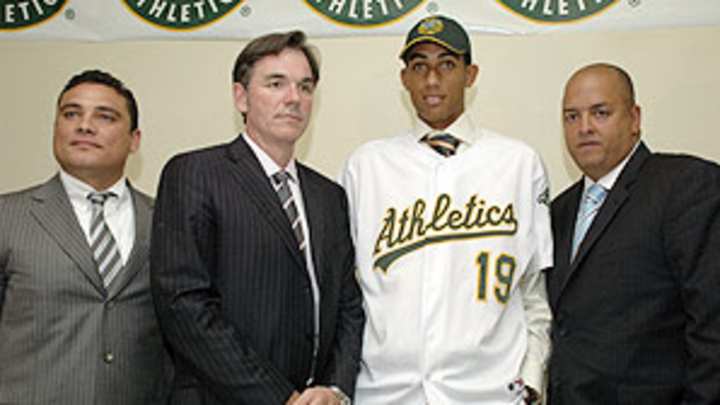 Ties between Dominican prospects and bookie raise concerns for MLB