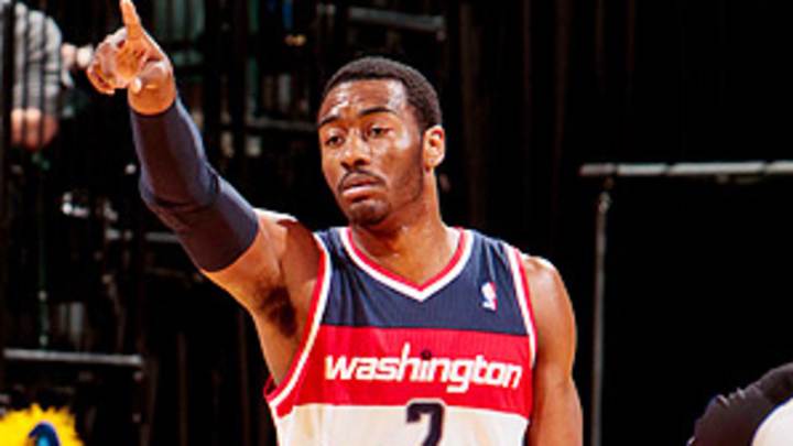 Wizards PG Wall waiting to practice, test knee Wizards PG Wall waiting to practice, test knee