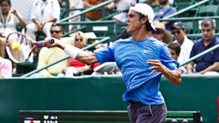 Wozniacki, Sweeting among winners as clay season opens