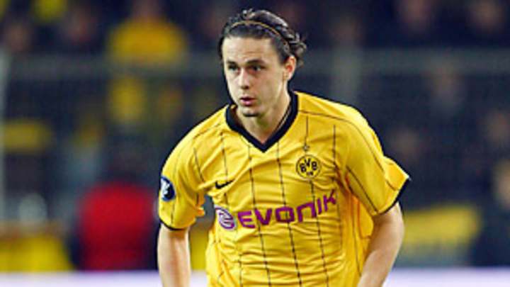 Soccer star Subotic has a choice: His native land or adopted U.S.?