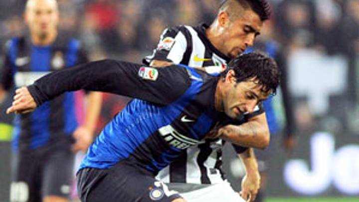 Inter ends Juve's unbeaten run at 49 with 3-1 win Inter ends Juve's unbeaten run at 49 with 3-1 win