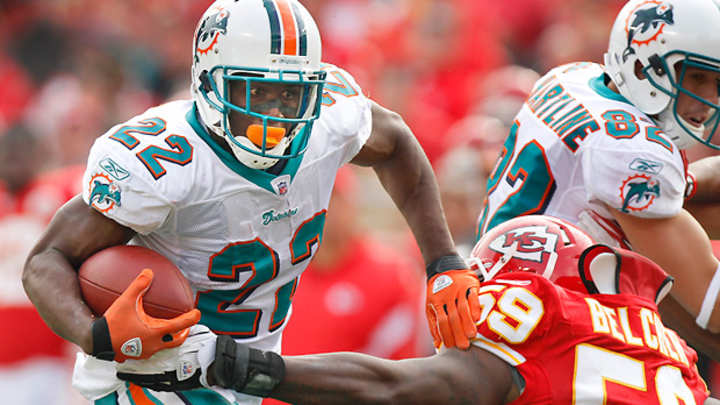 Chiefs outmuscled, outworked by Dolphins Chiefs outmuscled, outworked by Dolphins