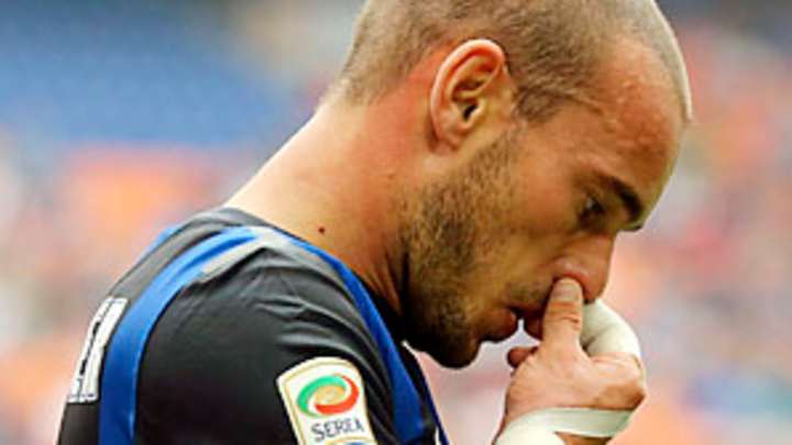 Amid dispute, Sneijder misses training with injury Amid dispute, Sneijder misses training with injury