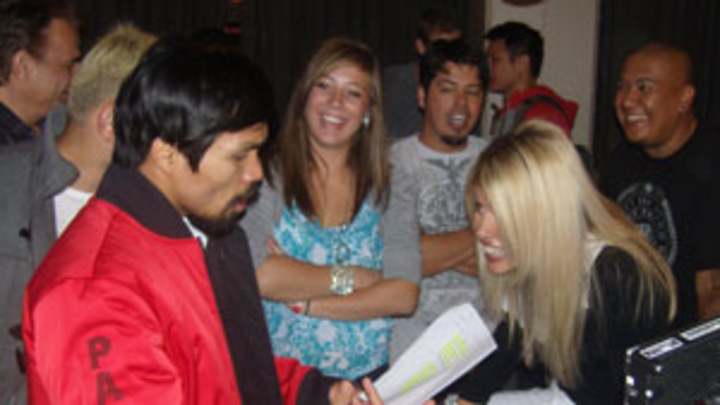 Manny Pacquiao sinks trick shot backstage