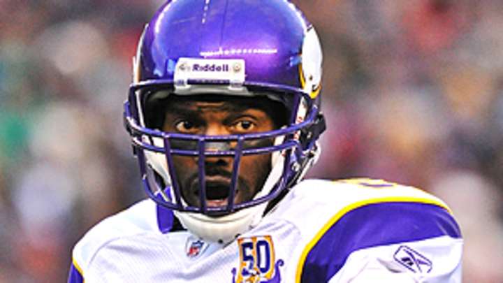 Titans get Randy Moss off waivers