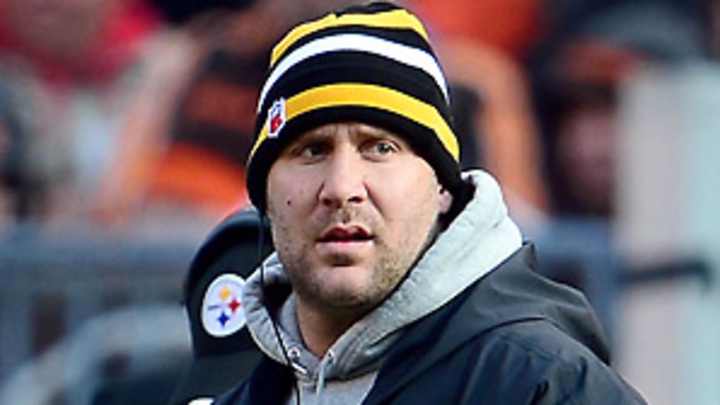 Roethlisberger testing hurt shoulder