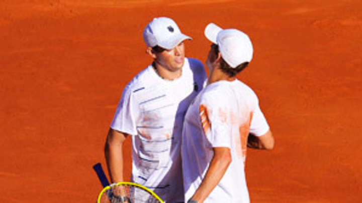 That 'twin thing' a key in Bryans' success, injury timeouts, more